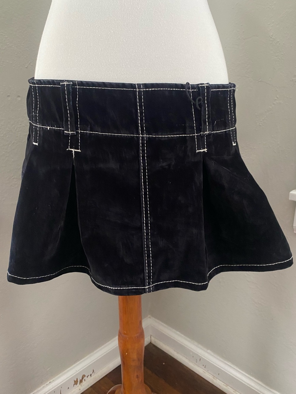 NWT Madden Girl Black Velvet Micro Mini Low Rise Skort Coquette Prep Goth Street